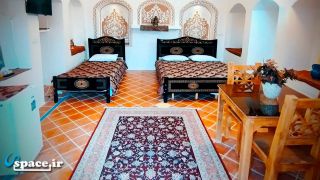 نمای داخلی اتاق 3 تخته هتل سنتی خادمی - اصفهان